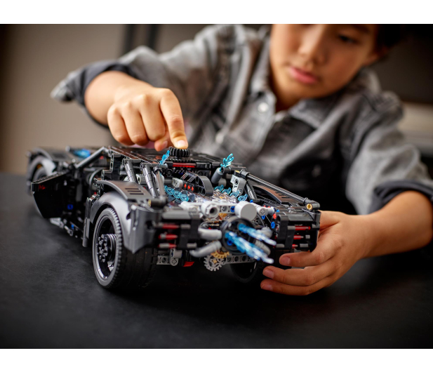 LEGO Technic 42127 THE BATMAN-BATMOBILE - 1030808 - zdjęcie 3